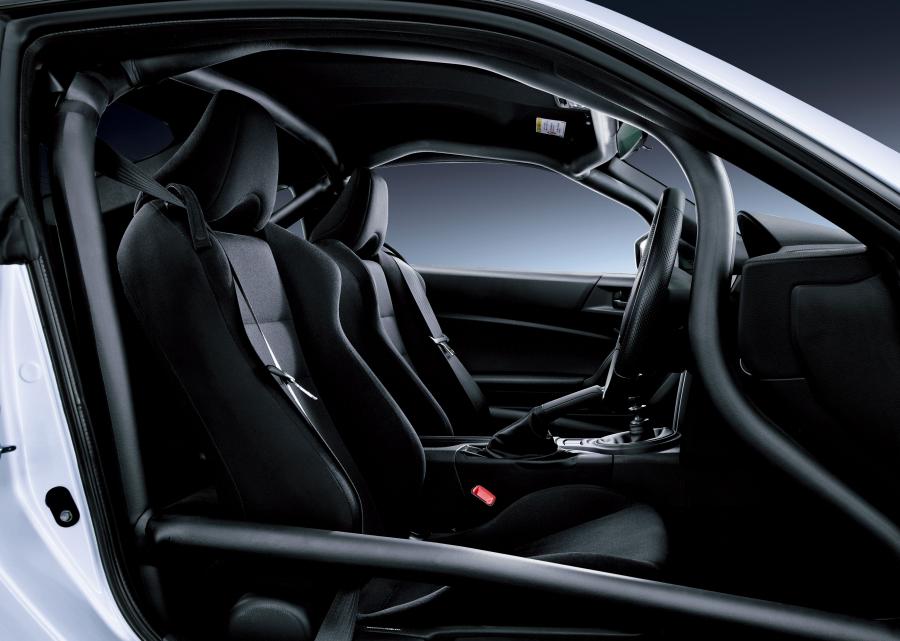 Интерьер Subaru BRZ R Customize Package 2016 года  (JP) (фото 5 из 6)